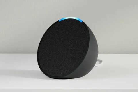 Echo Pop Smart Speaker é Bom