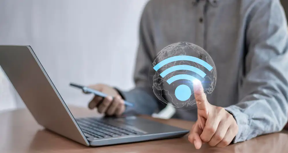 Notebook com Wi-Fi 7 comparado ao Wi-Fi 6E na rotina de trabalho